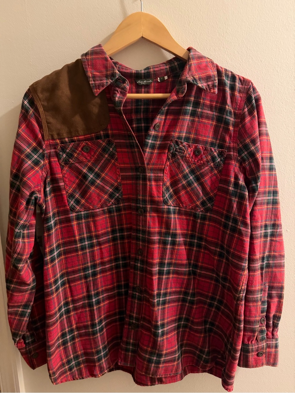 Eddie Bauer Women’s L Red Tartan Plaid Flannel Shirt Faux Suede Shoulder Patc